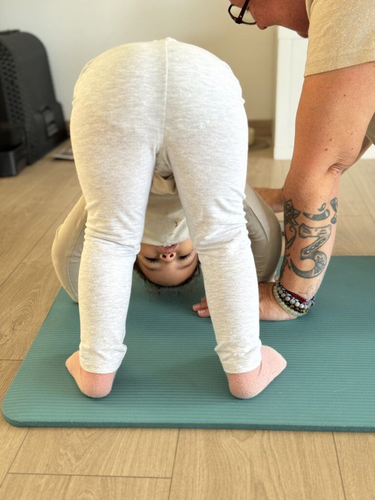 Séance de baby yoga.